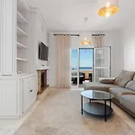 Panoramic Sea Views 아파트