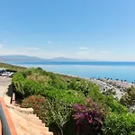 Panoramic Sea Views 아파트 마닐바