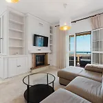 Panoramic Sea Views *
