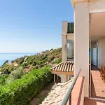 Panoramic Sea Views *