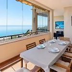 Panoramic Sea Views 아파트 마닐바